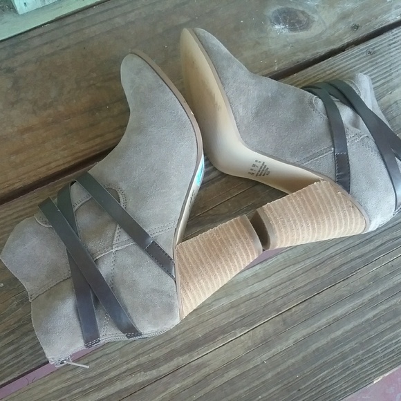 Carlos Santana Booties - Picture 4 of 5